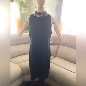 Sleeveless Black dress with Pearl collar